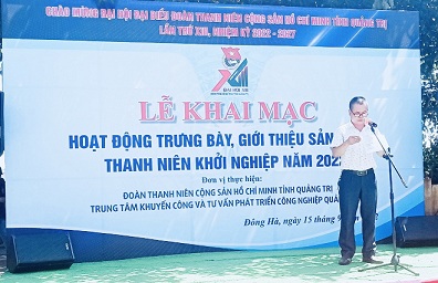 Đồng chí Nguyễn Trương Hoàn, GĐ Trung tâm Khuyến công và Tư vấn phát triển  công nghiệp tỉnh phát biểu khai mạc