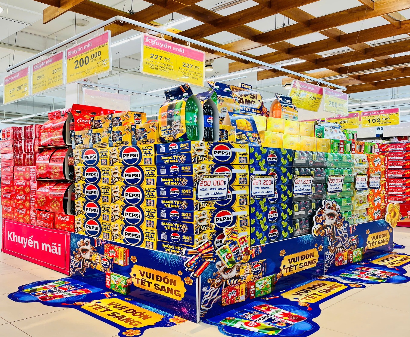 Một số hình ảnh dự trữ hàng hóa phục vụ nhu cầu mua sắm tết tại Chi nhánh Liên hiệp HTX Thương mại Thành phố Hồ Chí Minh – Co.opmart Quảng Bình