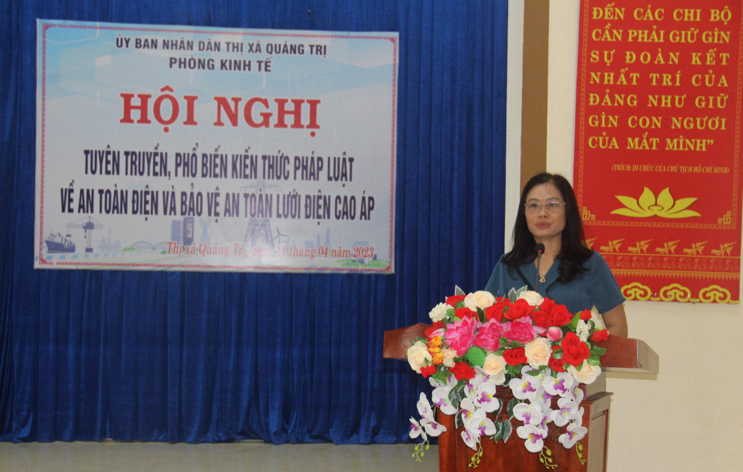 Bà Nguyễn Thị Trác Diễm, Trưởng phòng Kinh tế Thị xã Quảng Trị phát biểu khai mạc Hội nghị