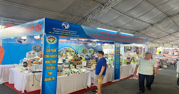 Gian hàng triển lãm sản phẩm công nghiệp nông thôn tiêu biểu tỉnh Quảng Trị