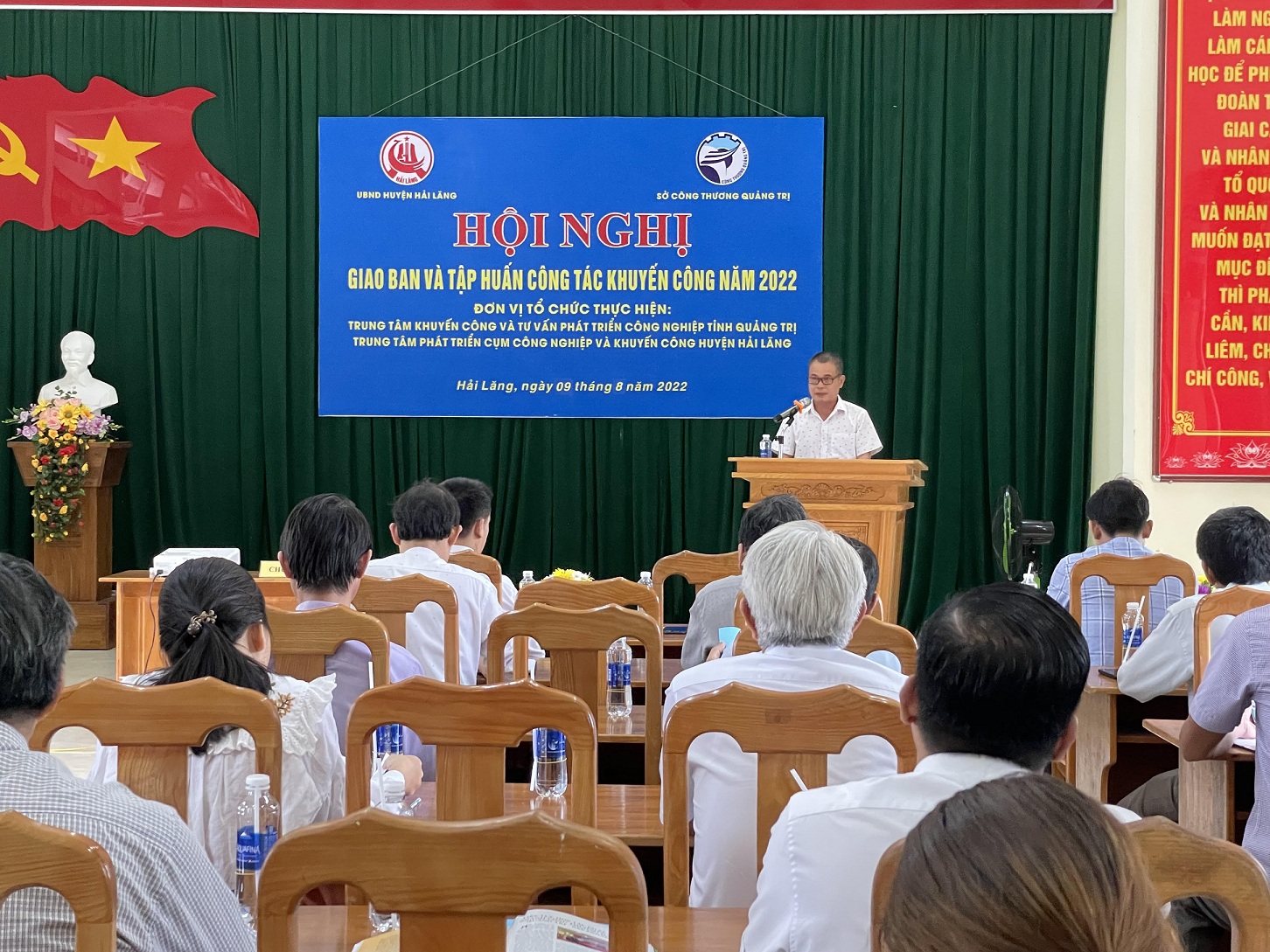 Ông Nguyễn Trương Hoàn - GĐ Trung tâm Khuyến công và Tư vấn phát triển công nghiệp tỉnh Quảng Trị phát biểu khai mạc Hội nghị