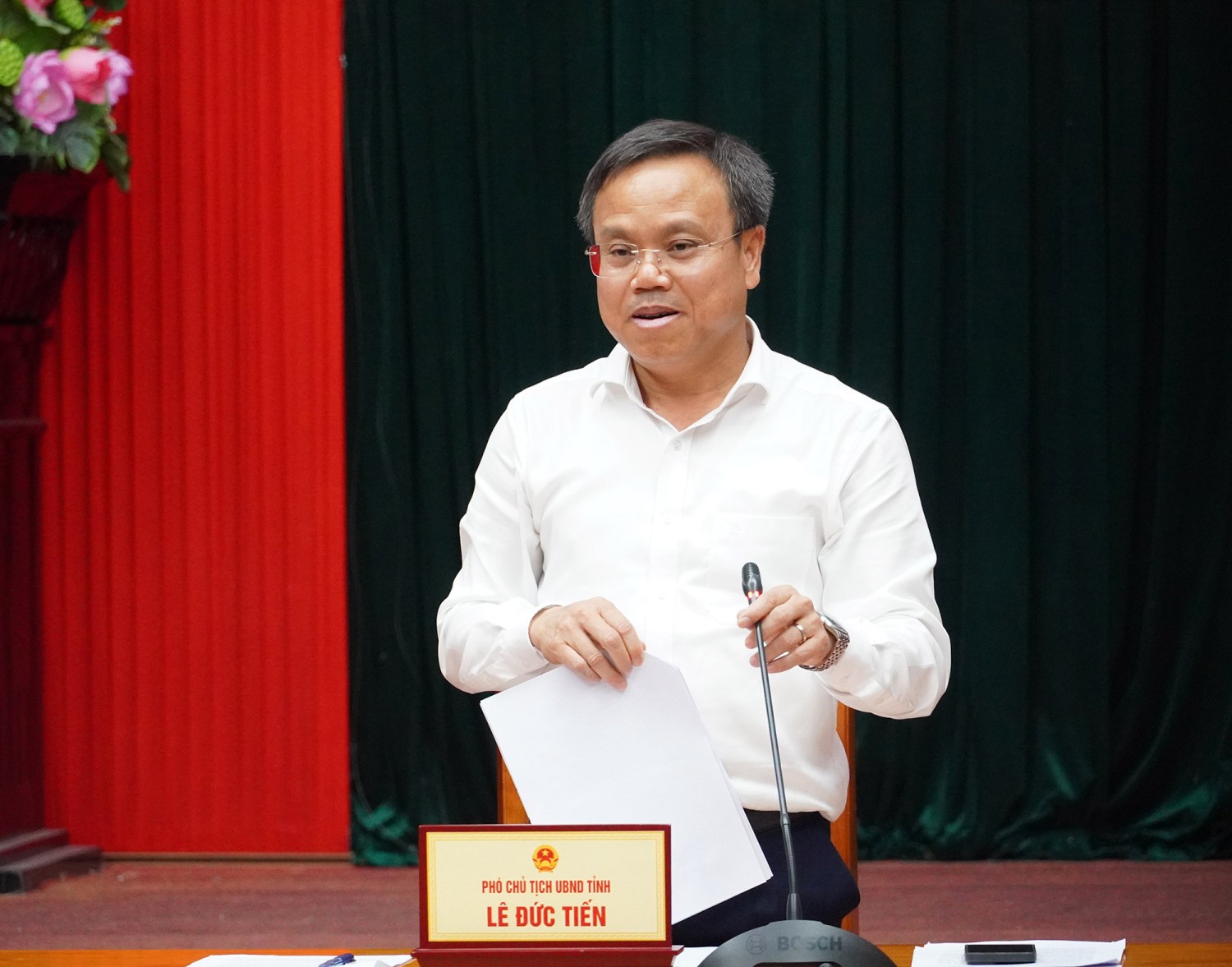 Phó Chủ tịch UBND tỉnh Lê Đức Tiến phát biểu tại buổi làm việc